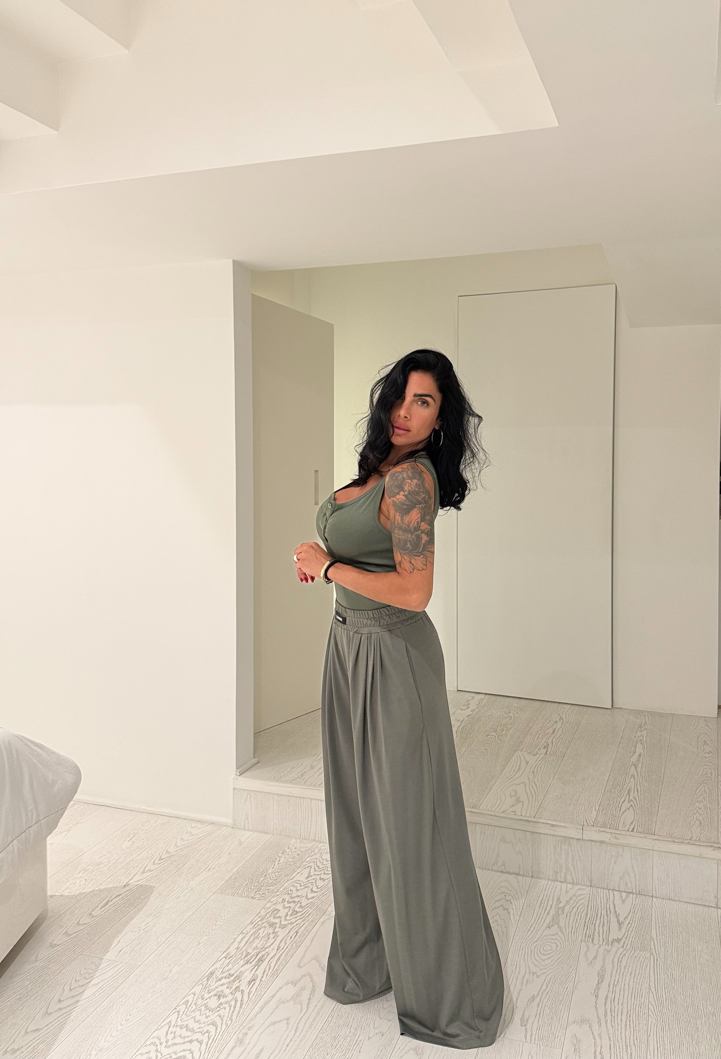 Pantatuta verde militare by lumina