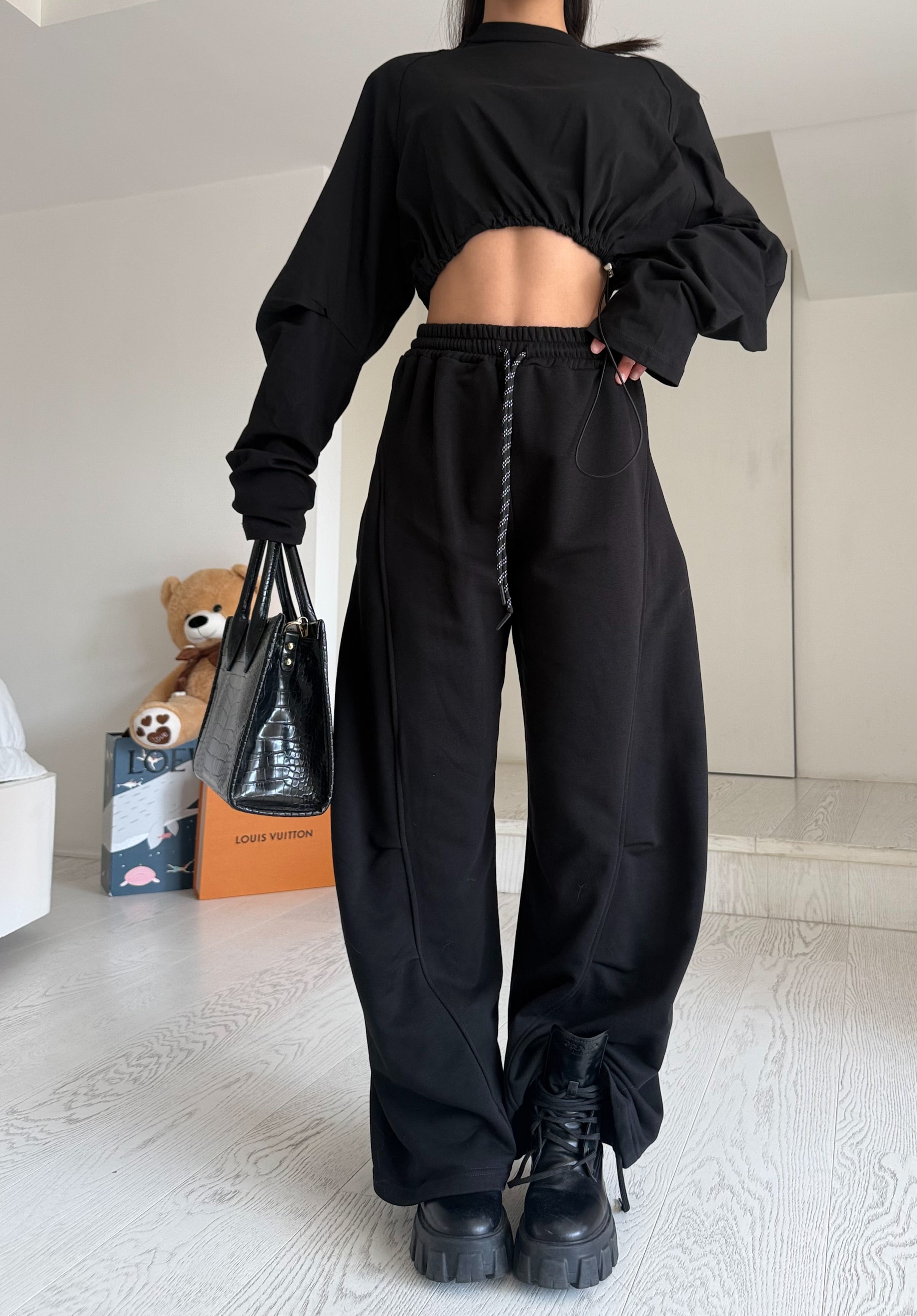 Pantatuta Ila black